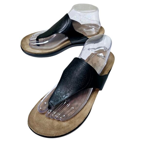 Dansko Shoes - Dansko Ws Priya Black embossed leather thong slippers. FLAW. Left41 Right40.